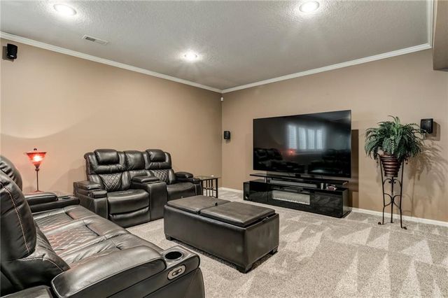 9839 Vista Drive, Lenexa, KS 66220