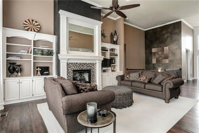 9839 Vista Drive, Lenexa, KS 66220