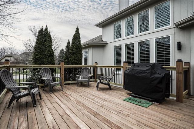 9839 Vista Drive, Lenexa, KS 66220