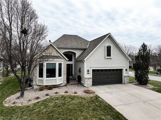 9839 Vista Drive, Lenexa, KS 66220