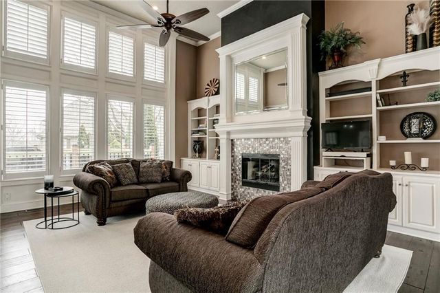 9839 Vista Drive, Lenexa, KS 66220