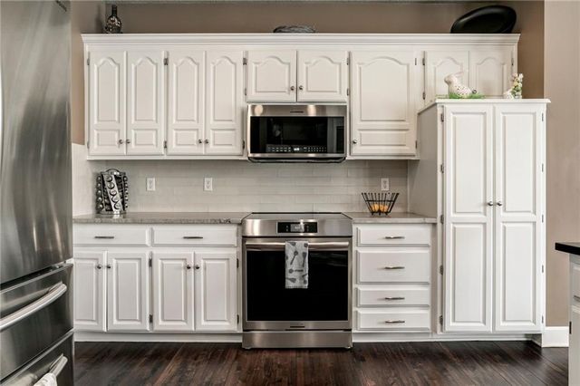 9839 Vista Drive, Lenexa, KS 66220