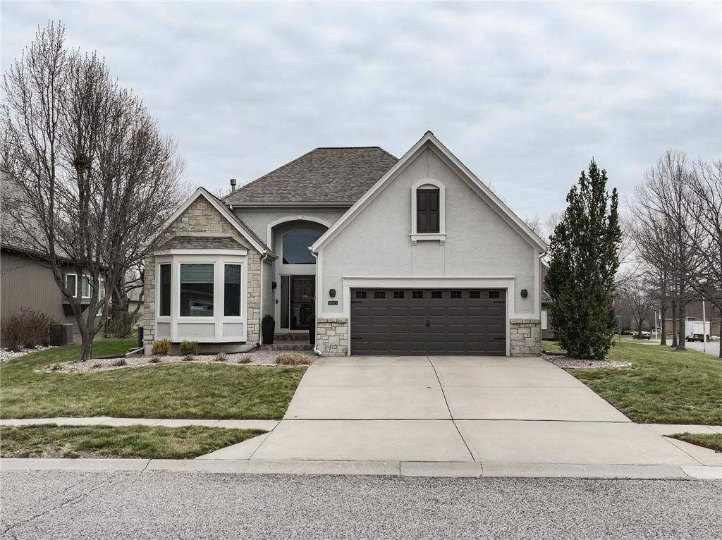 9839 Vista Drive, Lenexa, KS 66220