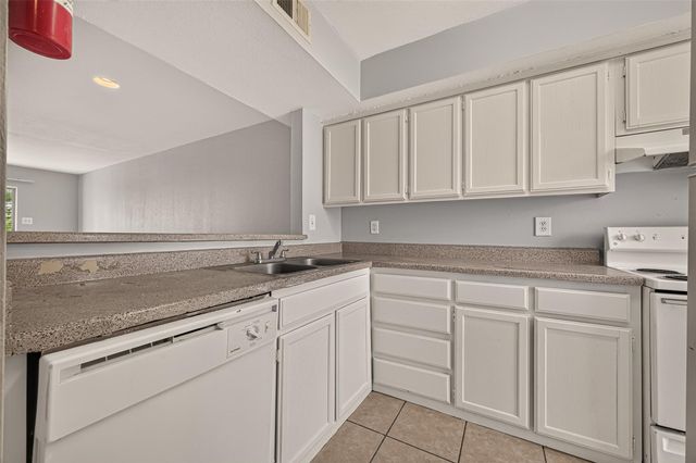 12656 Windsor Village Drive 2656, Houston, TX 77071