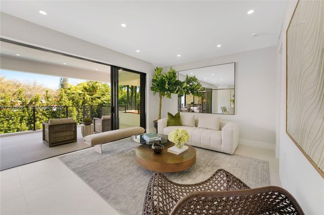 285 Woodcrest Rd, Key Biscayne, FL 33149