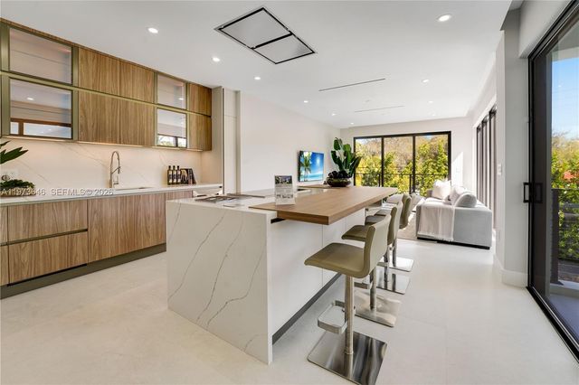 285 Woodcrest Rd, Key Biscayne, FL 33149