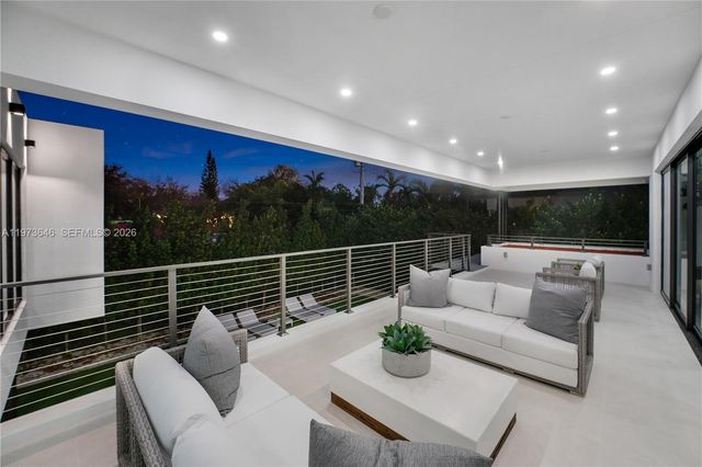 285 Woodcrest Rd, Key Biscayne, FL 33149