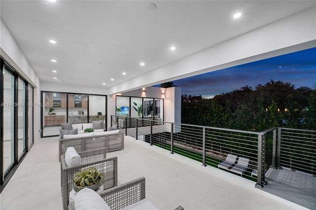 285 Woodcrest Rd, Key Biscayne, FL 33149