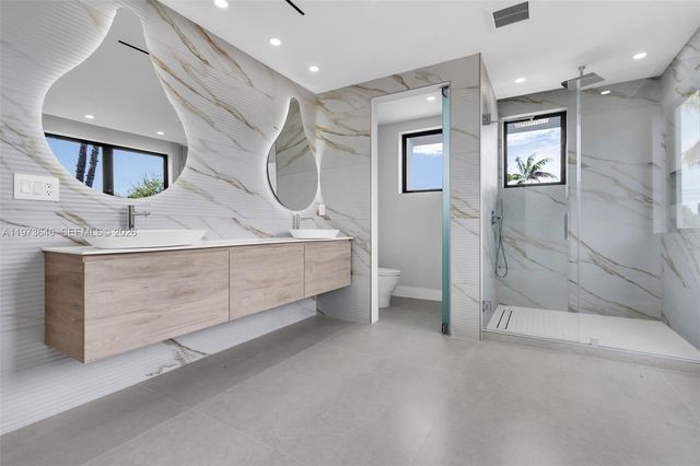 285 Woodcrest Rd, Key Biscayne, FL 33149