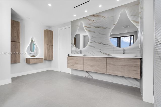 285 Woodcrest Rd, Key Biscayne, FL 33149