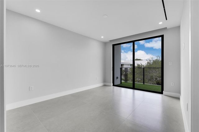 285 Woodcrest Rd, Key Biscayne, FL 33149