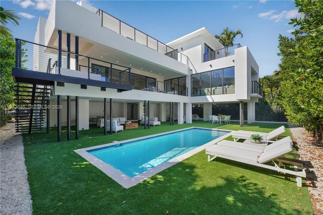 285 Woodcrest Rd, Key Biscayne, FL 33149