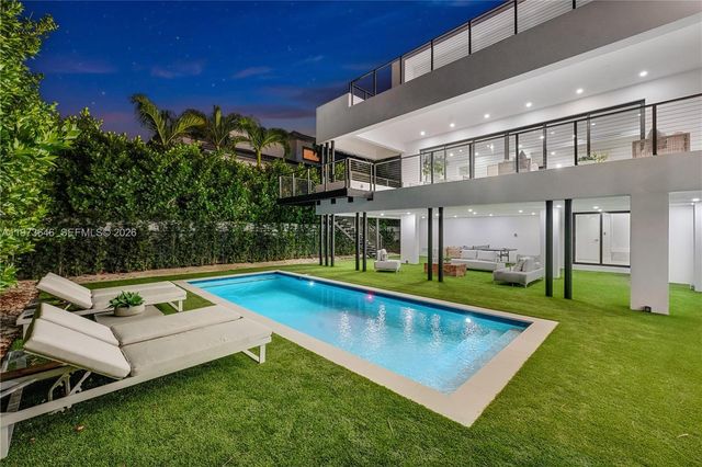 285 Woodcrest Rd, Key Biscayne, FL 33149