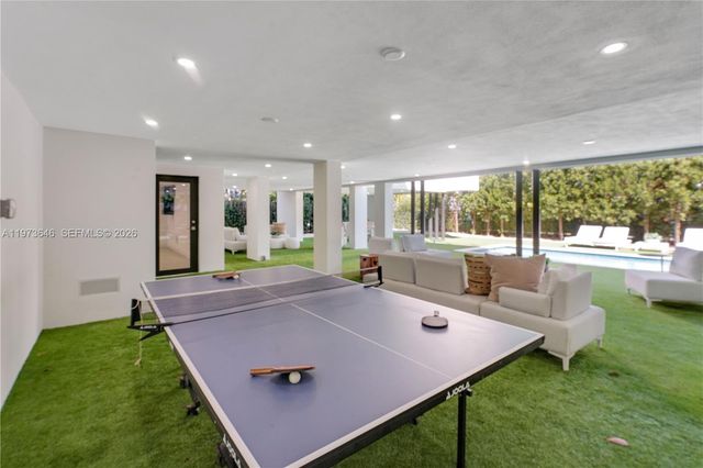 285 Woodcrest Rd, Key Biscayne, FL 33149