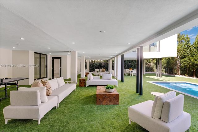 285 Woodcrest Rd, Key Biscayne, FL 33149