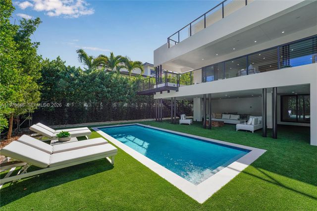 285 Woodcrest Rd, Key Biscayne, FL 33149