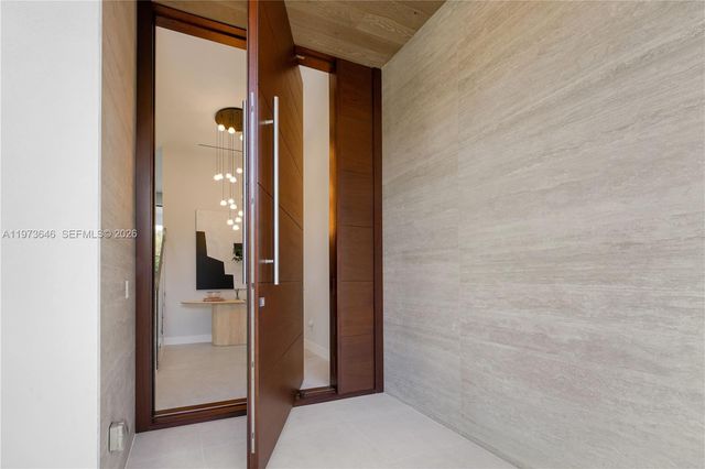 285 Woodcrest Rd, Key Biscayne, FL 33149