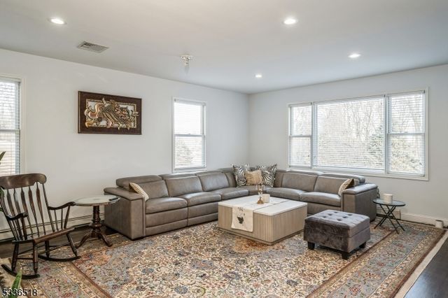 7 Tara Ct, Hardwick Twp., NJ 07825