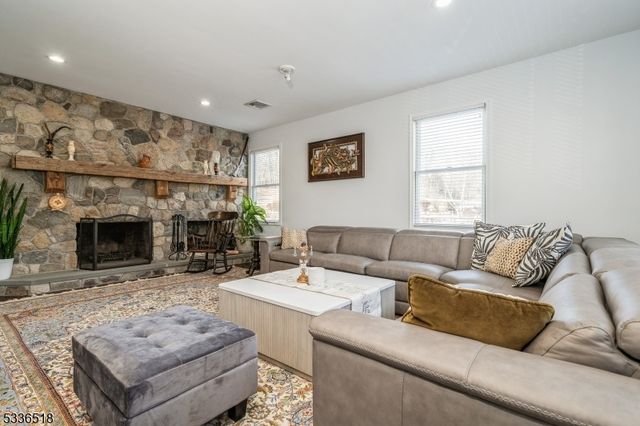 7 Tara Ct, Hardwick Twp., NJ 07825