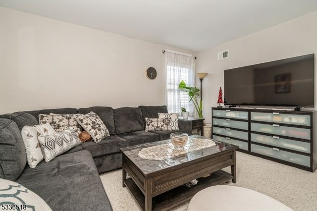 7 Tara Ct, Hardwick Twp., NJ 07825