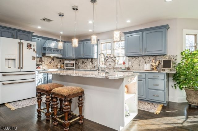 7 Tara Ct, Hardwick Twp., NJ 07825
