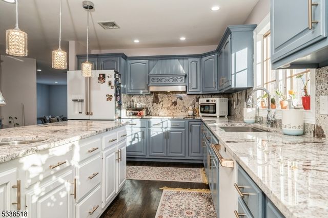 7 Tara Ct, Hardwick Twp., NJ 07825