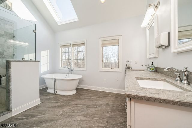 7 Tara Ct, Hardwick Twp., NJ 07825