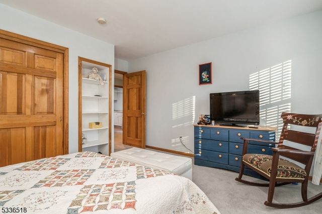 7 Tara Ct, Hardwick Twp., NJ 07825
