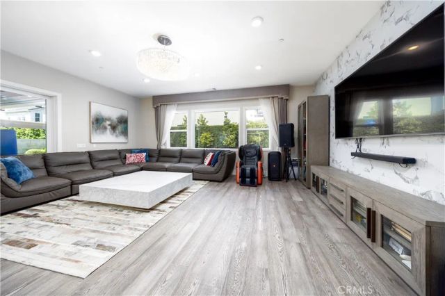 81 Ray, Irvine, CA 92618