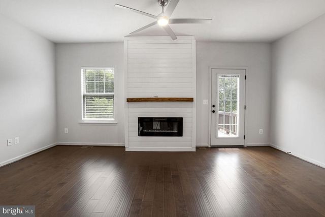 2437 DRAKE LN, Fredericksburg, VA 22408