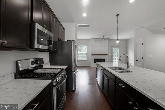 2437 DRAKE LN, Fredericksburg, VA 22408