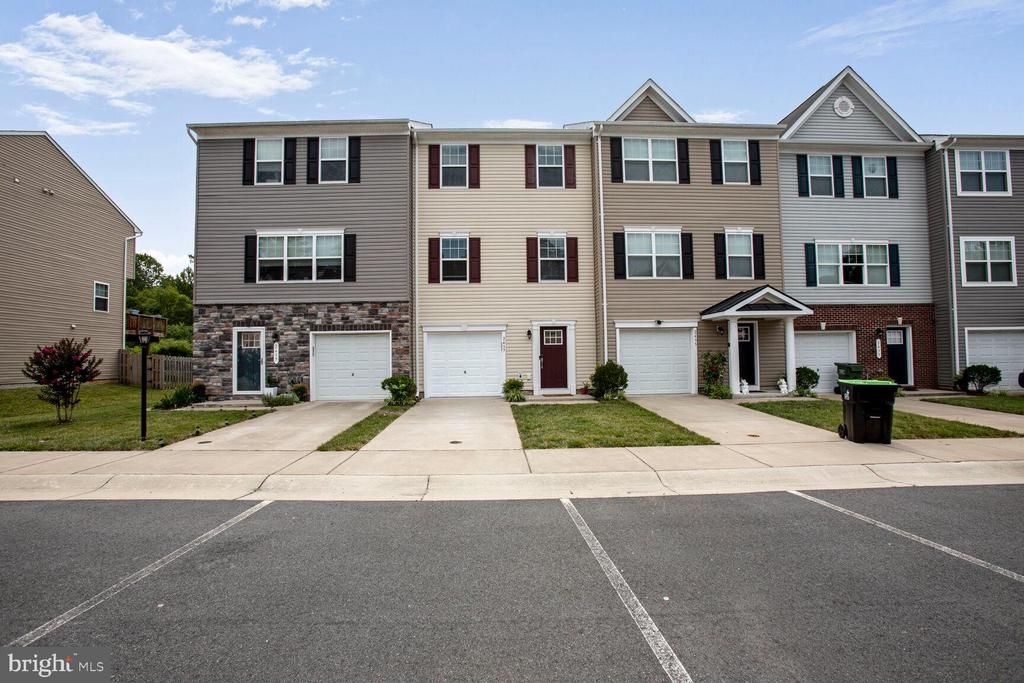 2437 DRAKE LN, Fredericksburg, VA 22408