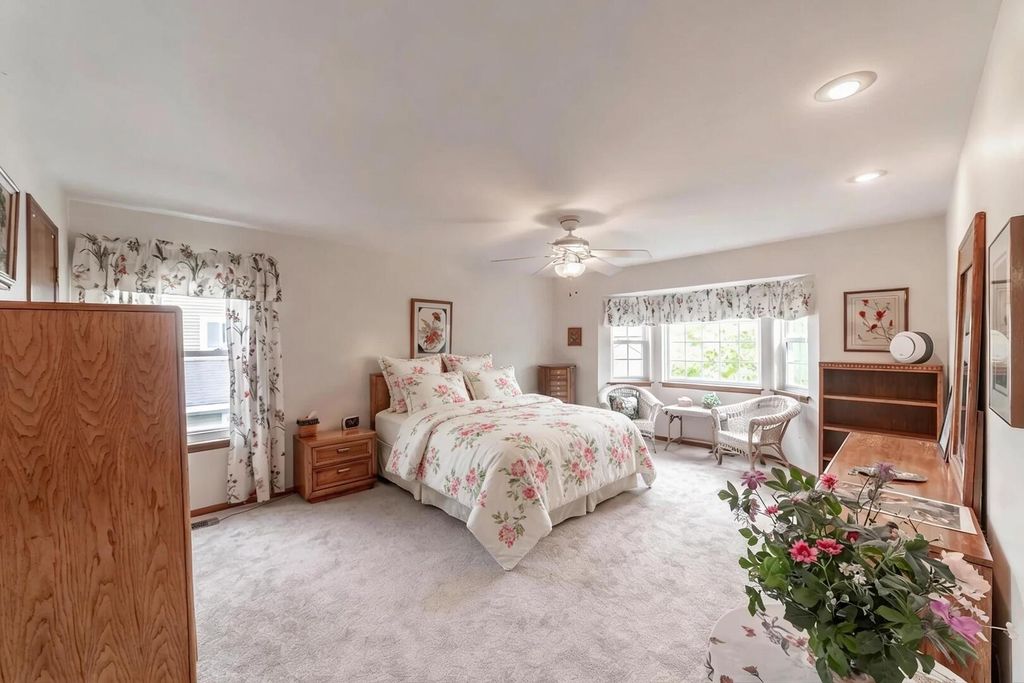 Image 12 of property listing at 1849 Pastoral Lane, Hanover Park, IL 60133