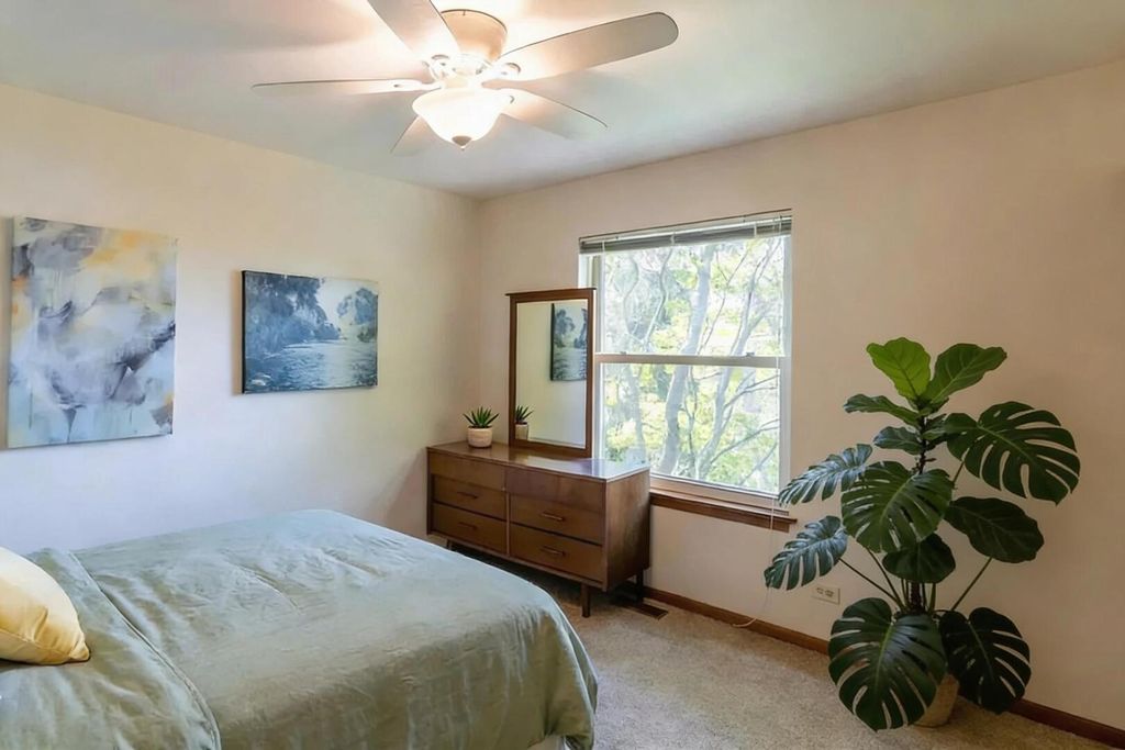Image 14 of property listing at 1849 Pastoral Lane, Hanover Park, IL 60133