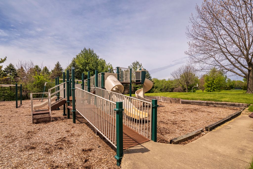 Image 25 of property listing at 1849 Pastoral Lane, Hanover Park, IL 60133