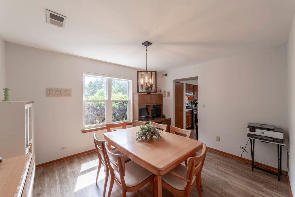 Image 10 of property listing at 1849 Pastoral Lane, Hanover Park, IL 60133