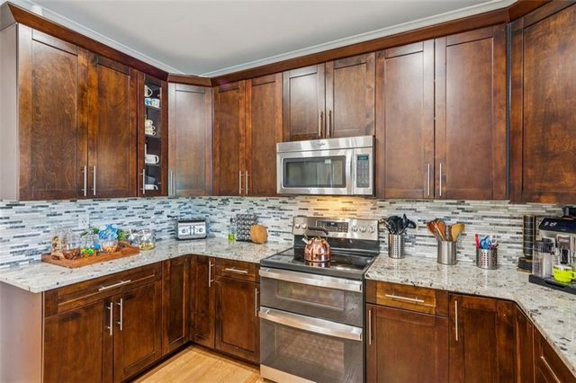 1221 FOUNTAIN HEAD Court, Lawrenceville, GA 30043