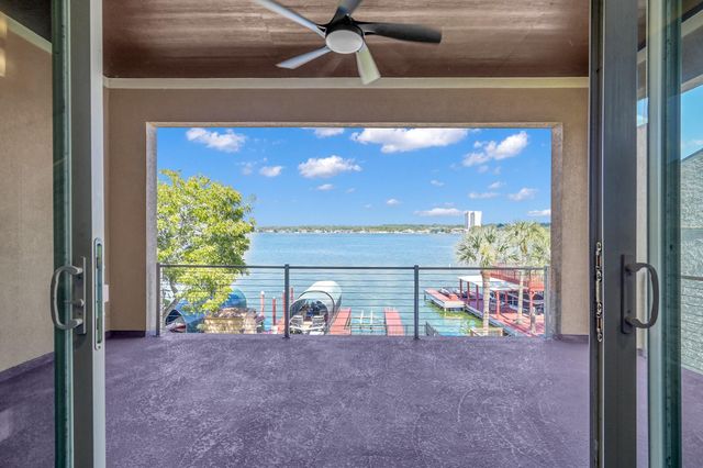 828 Lake View Drive, Montgomery, TX 77356