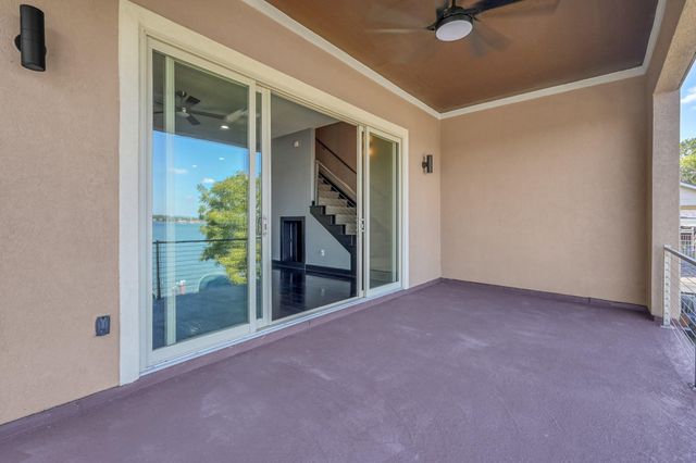 828 Lake View Drive, Montgomery, TX 77356