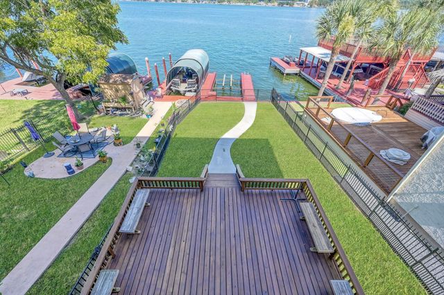 828 Lake View Drive, Montgomery, TX 77356