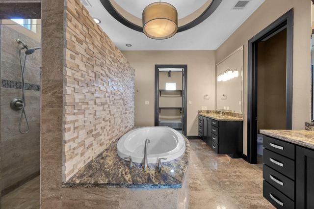 828 Lake View Drive, Montgomery, TX 77356