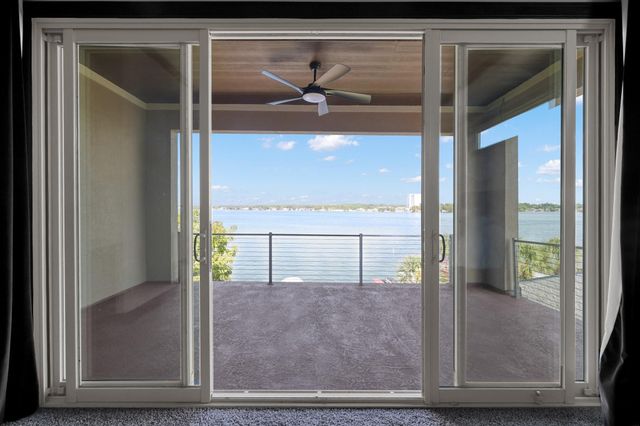 828 Lake View Drive, Montgomery, TX 77356