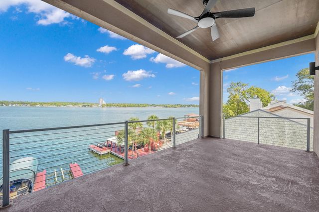 828 Lake View Drive, Montgomery, TX 77356