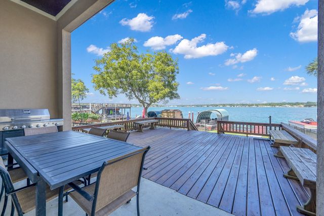828 Lake View Drive, Montgomery, TX 77356