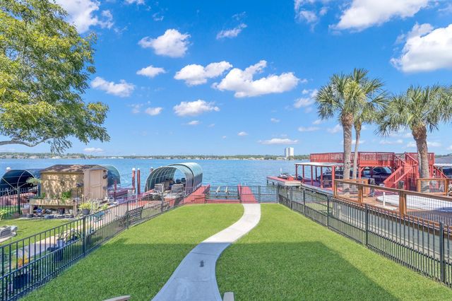 828 Lake View Drive, Montgomery, TX 77356