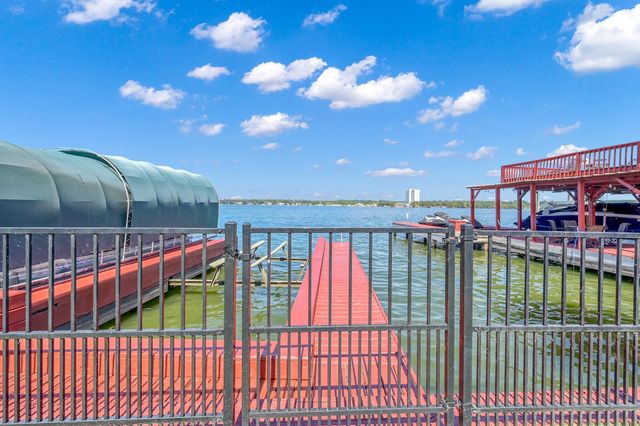 828 Lake View Drive, Montgomery, TX 77356