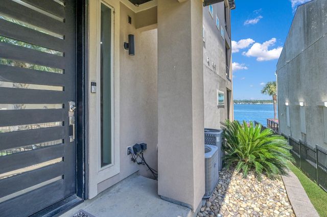 828 Lake View Drive, Montgomery, TX 77356