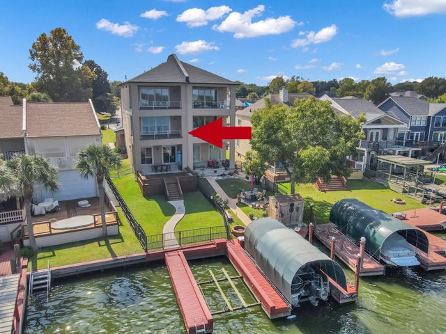 828 Lake View Drive, Montgomery, TX 77356