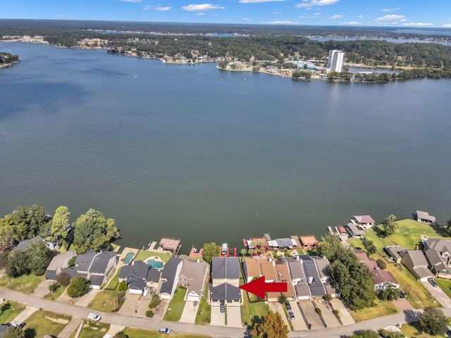 828 Lake View Drive, Montgomery, TX 77356