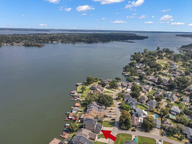 828 Lake View Drive, Montgomery, TX 77356